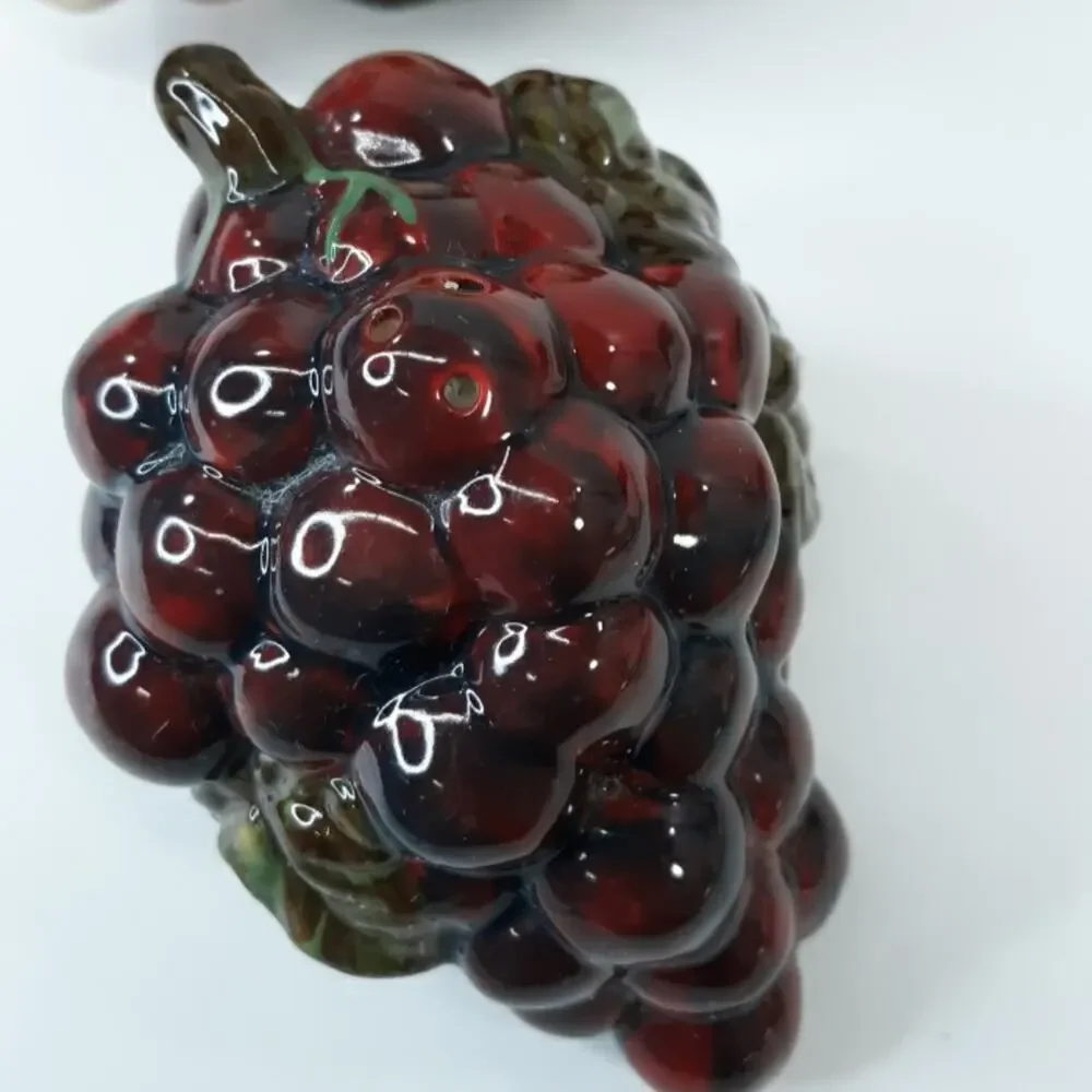 Vintage Salt & Pepper Shaker Set GRAPE Bunches